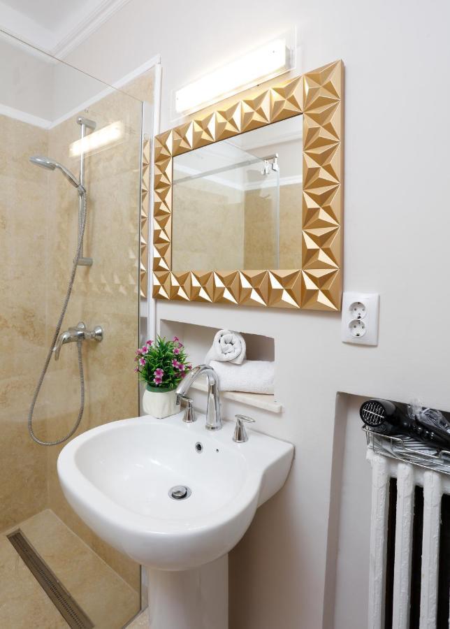 Grand Phillip Cismigiu Park Downtown Bucharest Appartement Buitenkant foto