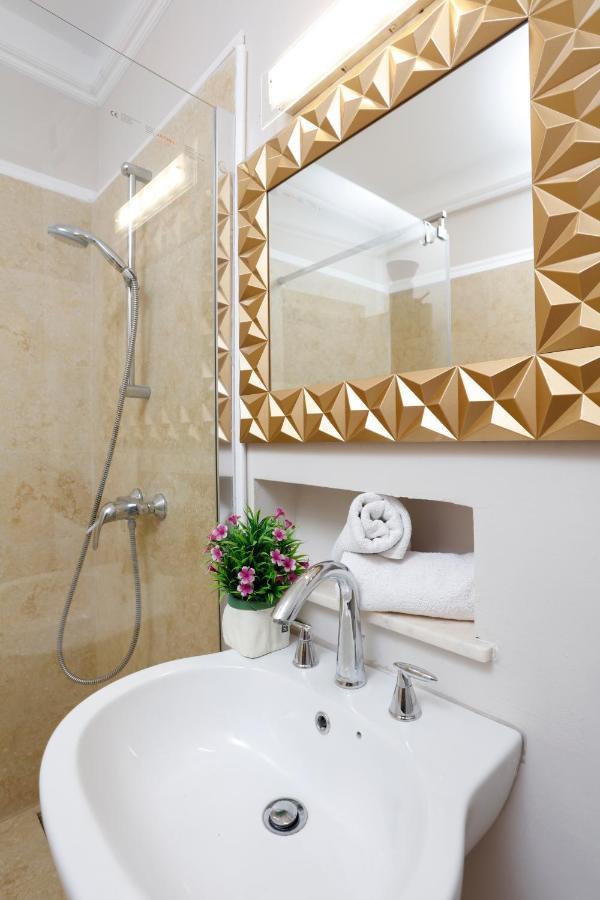 Grand Phillip Cismigiu Park Downtown Bucharest Appartement Buitenkant foto
